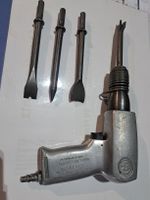 Meisselhammer mit neuen Meisseln