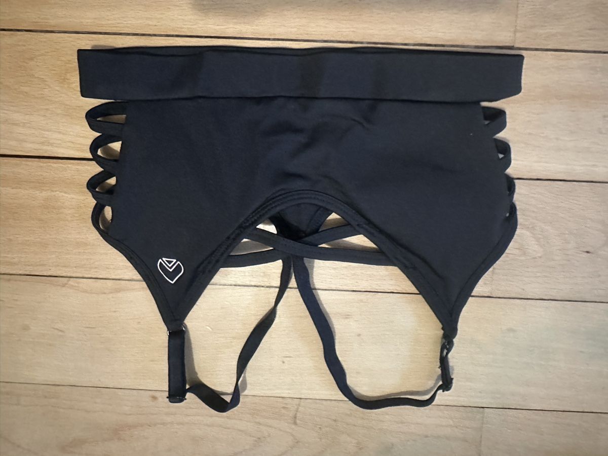 Oace Tops: Schwarzes Oace Top mit Straps, Grösse XS – Neu und originalverpackt aus Luzern von nee_zjh6