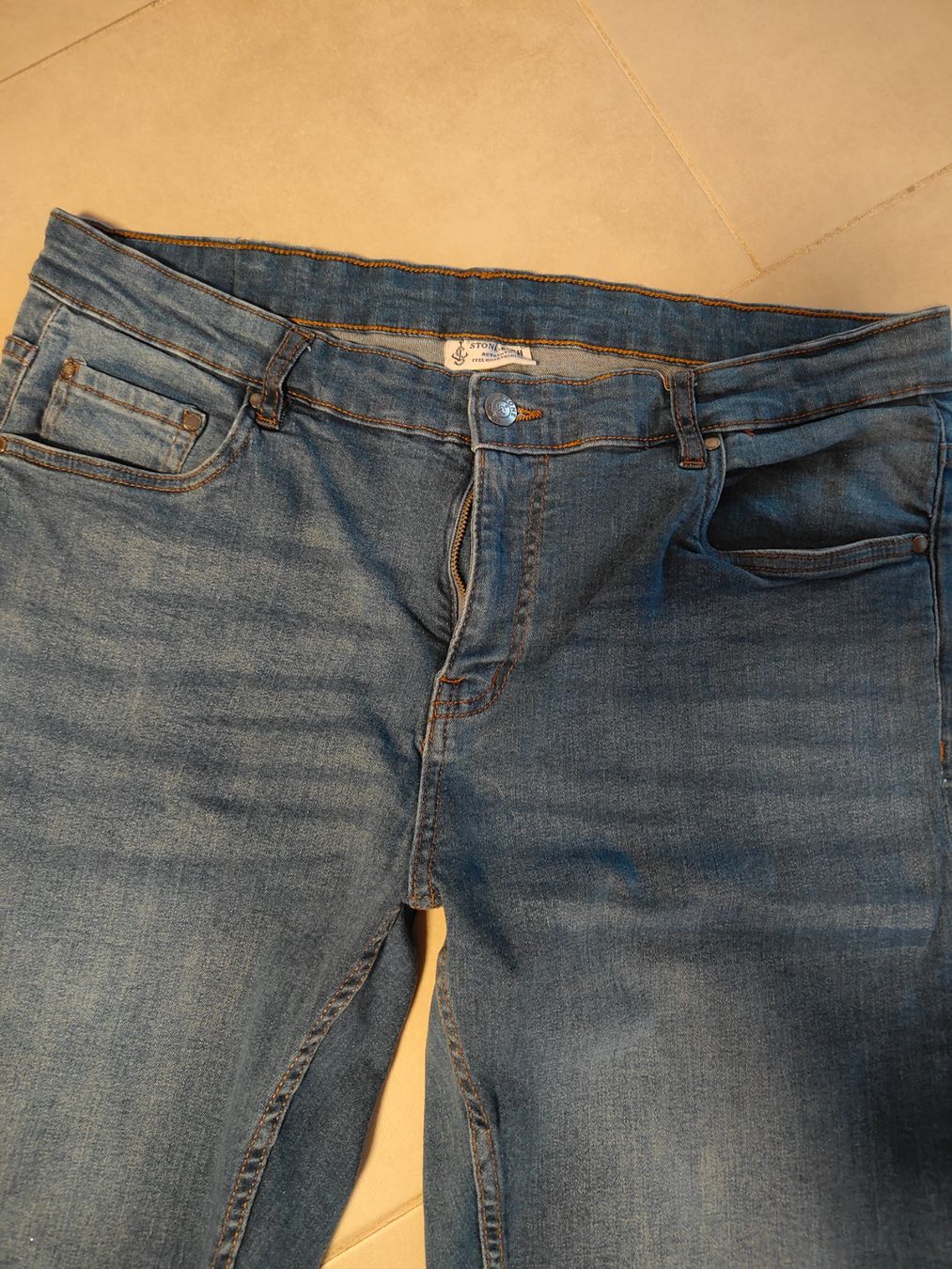 Pantalons: Gr 27 blaue Jeanshose kurz – D'occasion à St. Gallen par Bisaknosp 2