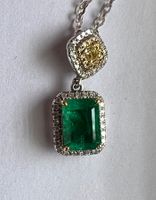 Top: Halskette in 18k Gold mit Smaragd und Diamanten