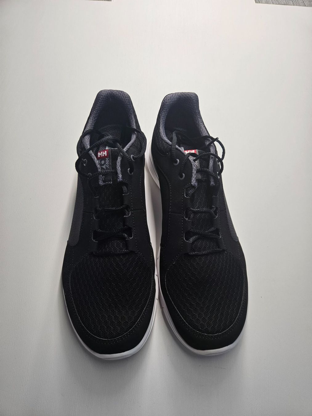 Helly Hansen Chaussures hommes: Helly Hansen Ahiga V4 Hydropower Jetblack – Neuf (Voir description) à Bülach par Aheil