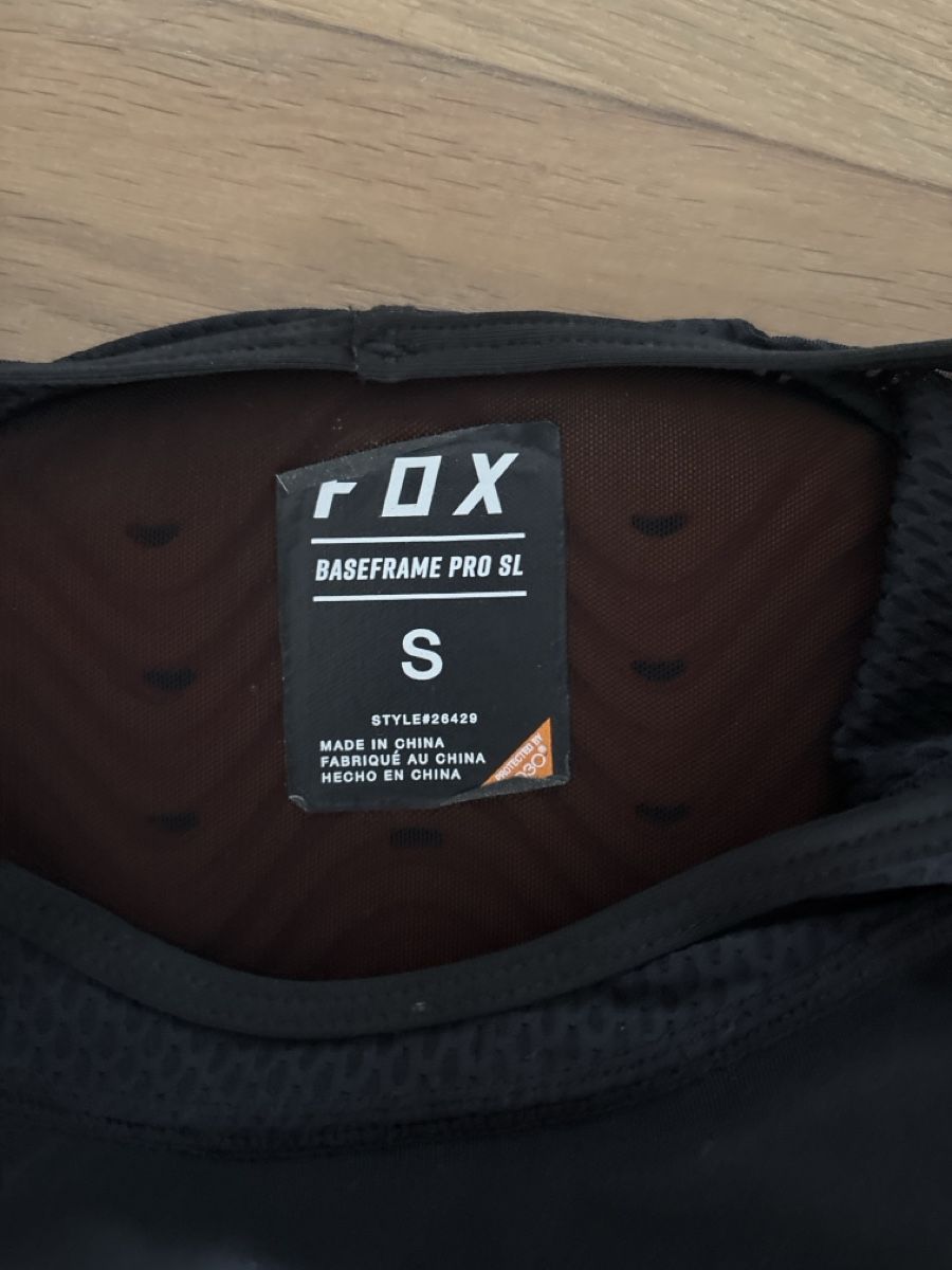 Fox Protezioni & Imbottiture: FOX Baseframe Pro SL Rückenpanzer Groesse S – Usato da Küssnacht am Rigi venduto da golfista23 1