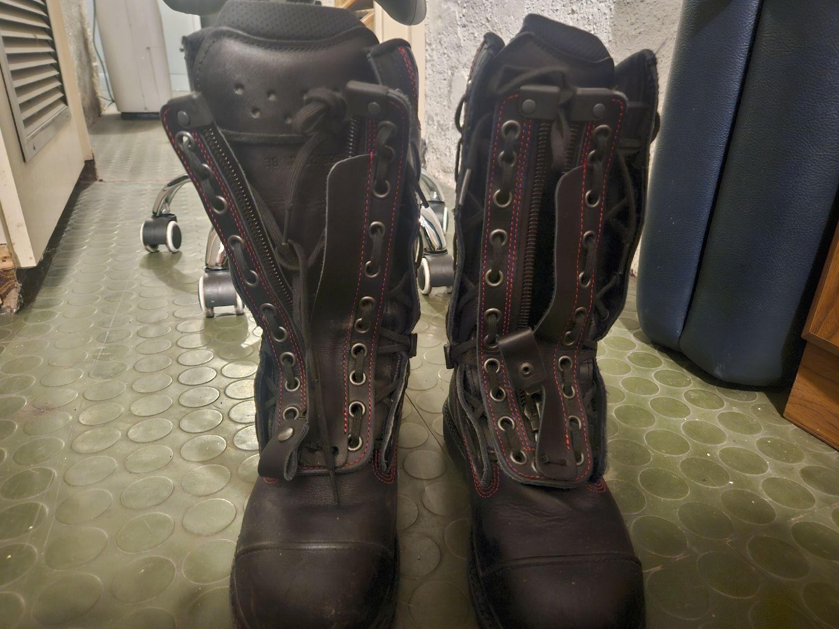 Haix Herrenschuhe: Feuerwehrstiefel neuwertig – Gebraucht aus Schaffhausen von ale_yx5l