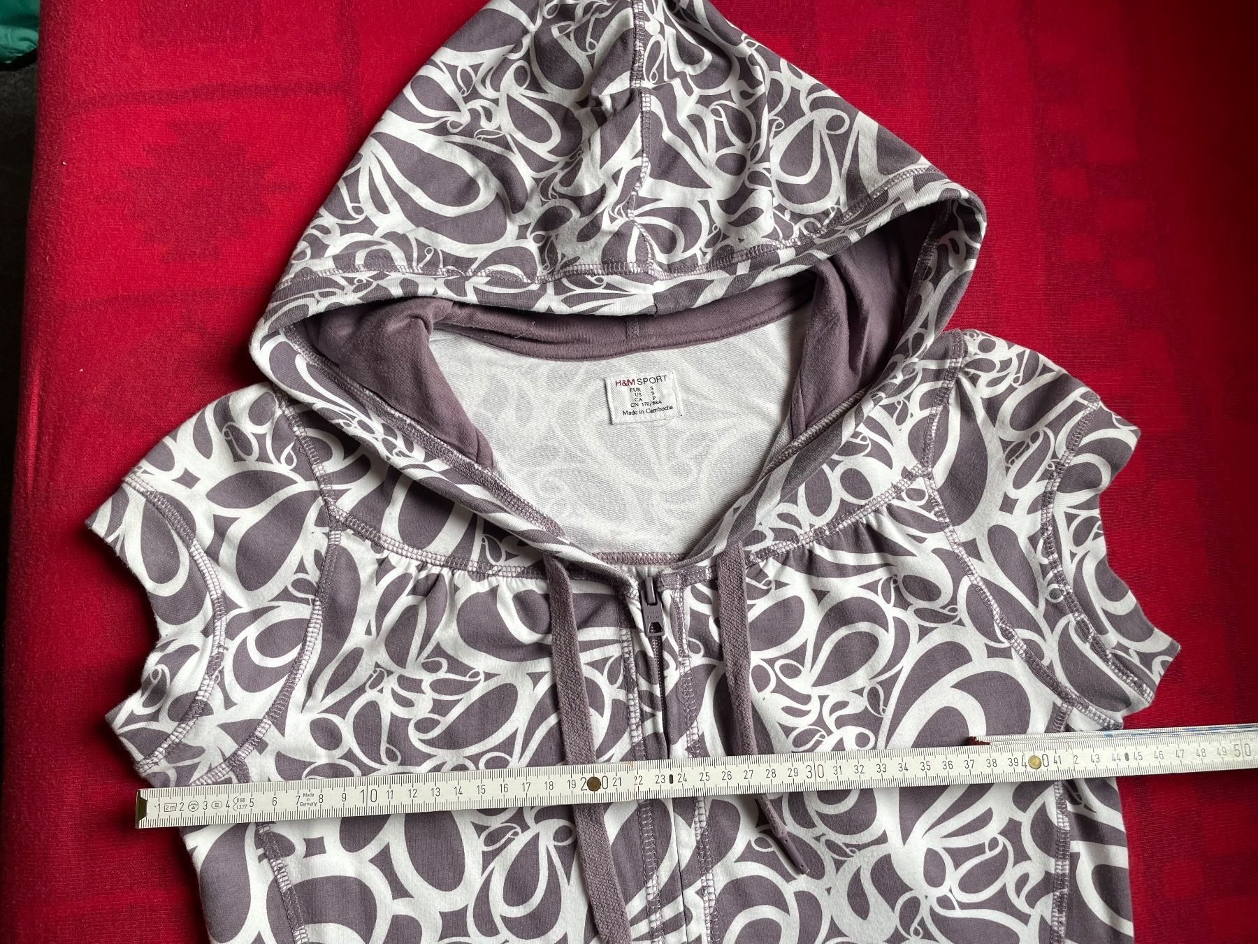 H&M T-shirt: H & M Shirt mit Hood Gr S – Usato da Niederbipp venduto da Rosamunde44 1