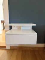 2 Nachttische weiss zur Wandbefestigung