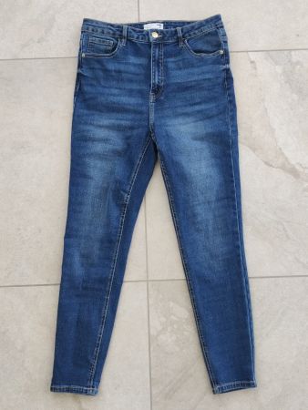 Neue Damen Jeans, Grösse 42, ideal für den Alltag!