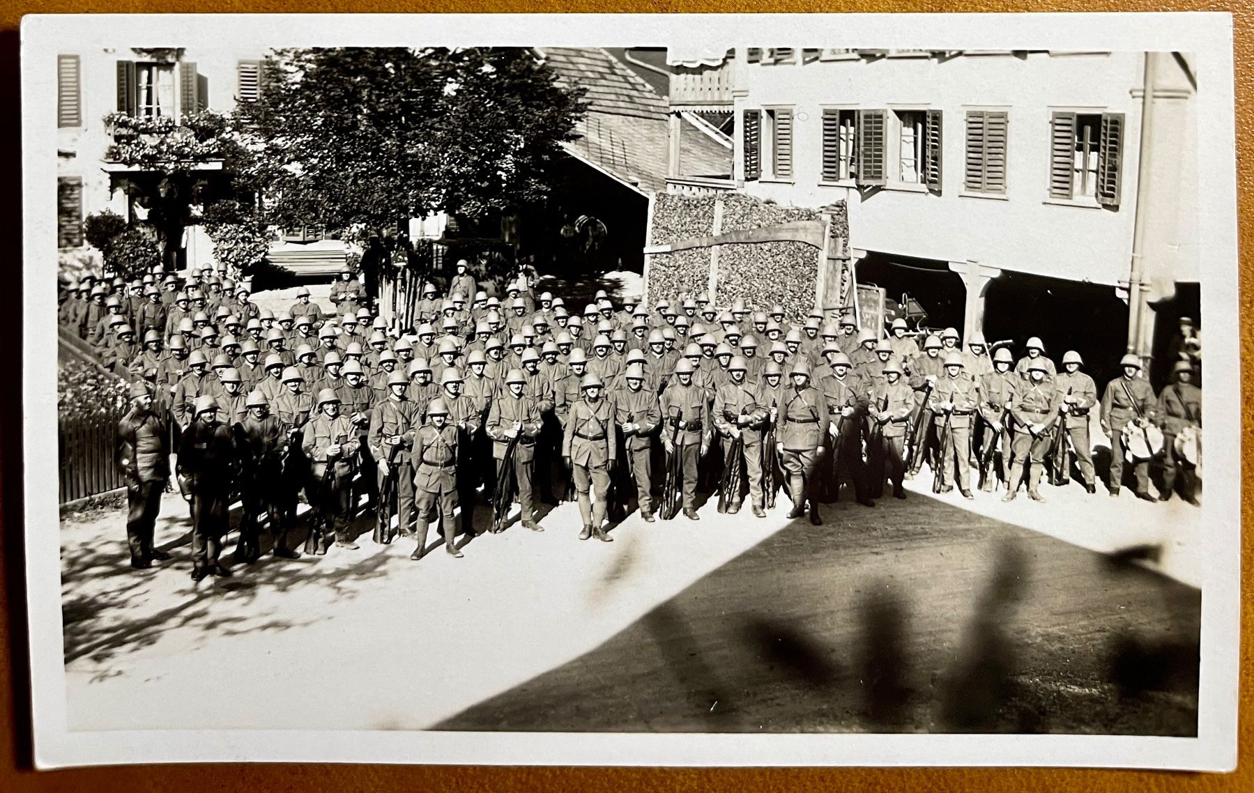 Cartoline postali: AK: CH - Militaire - Rassemblement - Lieu ? – Usato da Lutry venduto da Ediego