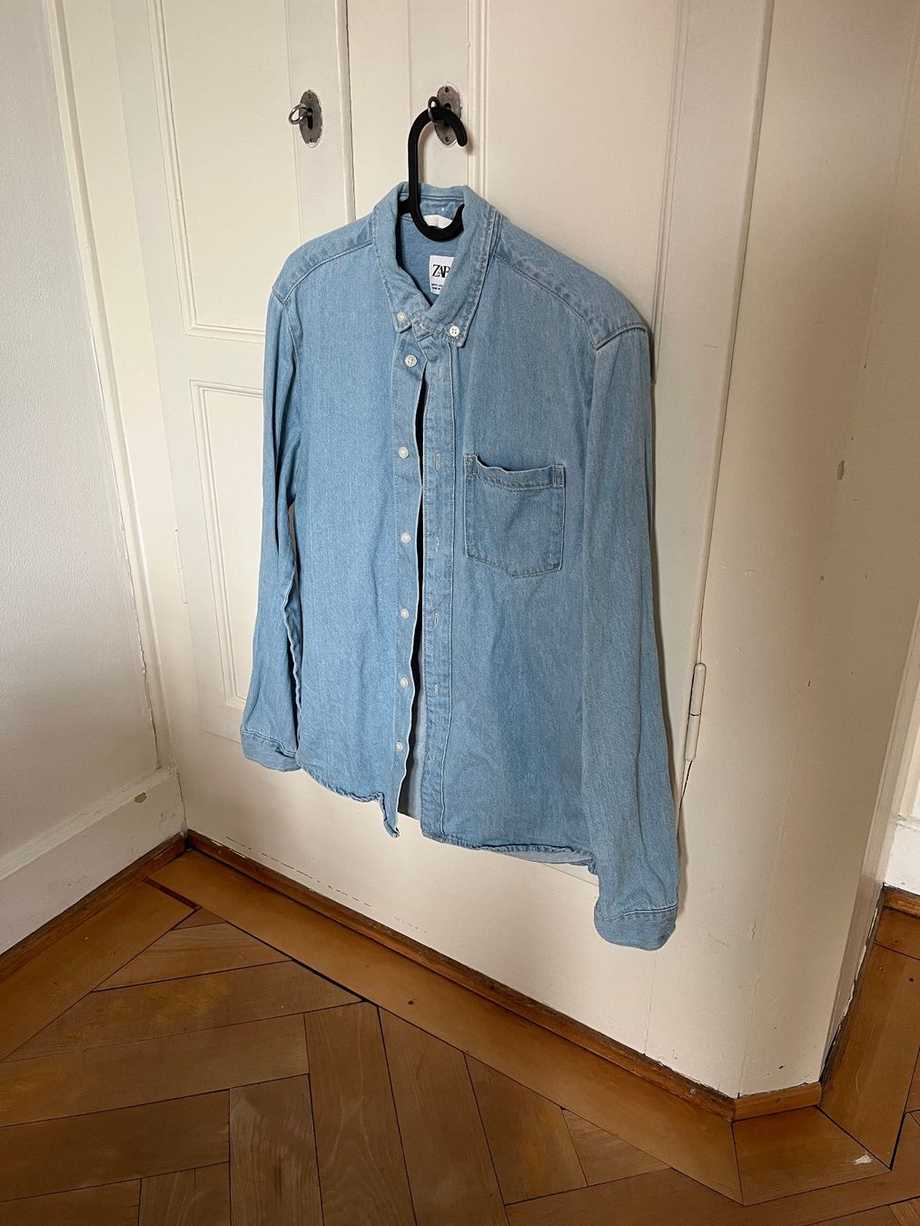Zara Chemisiers: Zara Jeanshemd Gr. M – D'occasion à Luzern par fidschen