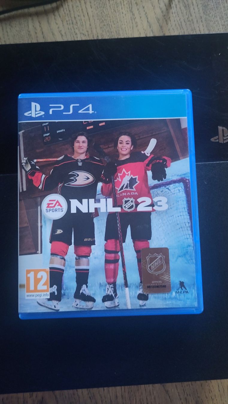 Sony Konsolen: PS4 mit 2 Controller und 2 Games – Gebraucht aus Cumbel von anj_b8wj 3