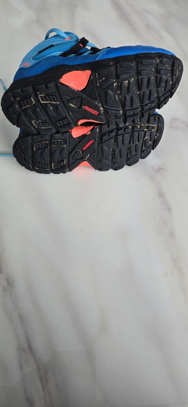 Adidas Scarpe per ragazzi: Gut erhaltene Adidas Terrex Grösse 27 – Usato da Studen BE venduto da Spez3 4
