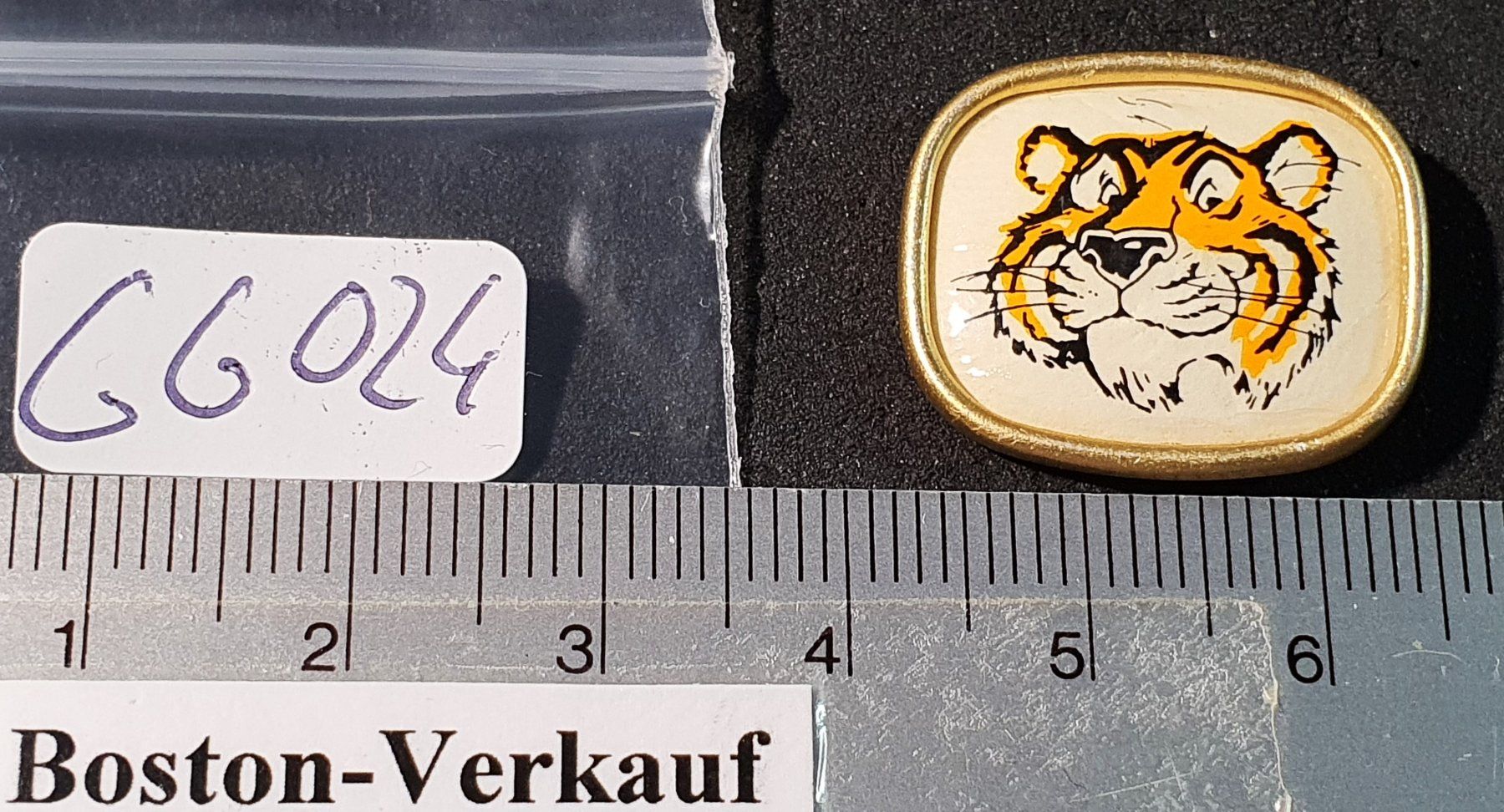 Esso Placchette & Badge: GG024 - Brosche ESSO Tiger – Usato da Reinach BL venduto da Boston-Verkauf 2