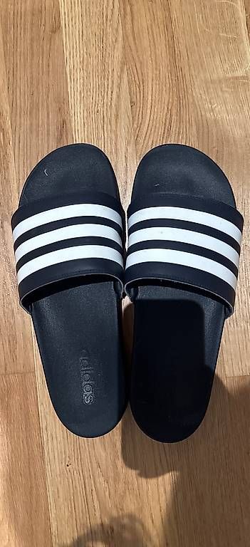 Chaussures hommes: Adidas Performance ADILETTE COMFORT – D'occasion à Langenthal par AliceAmmann