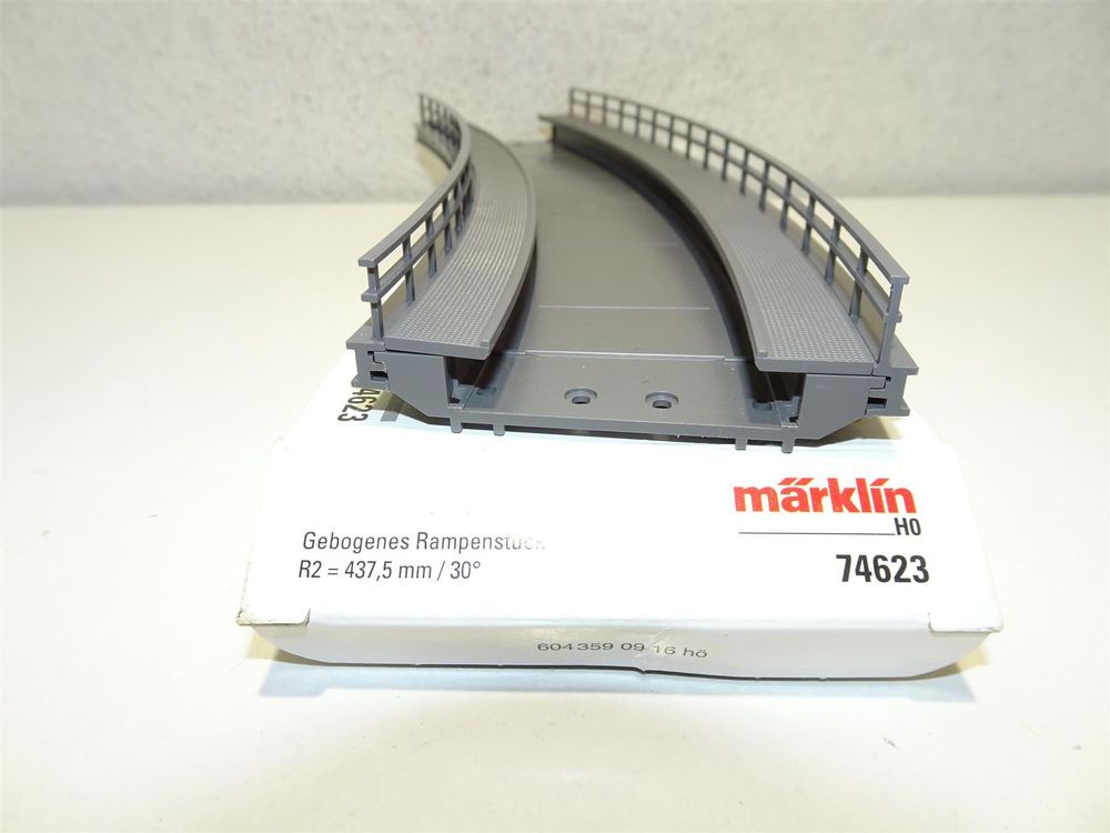 Märklin H0 74623 Brücke Rampenstück gebogen R2 für C-Gleis, 16,99