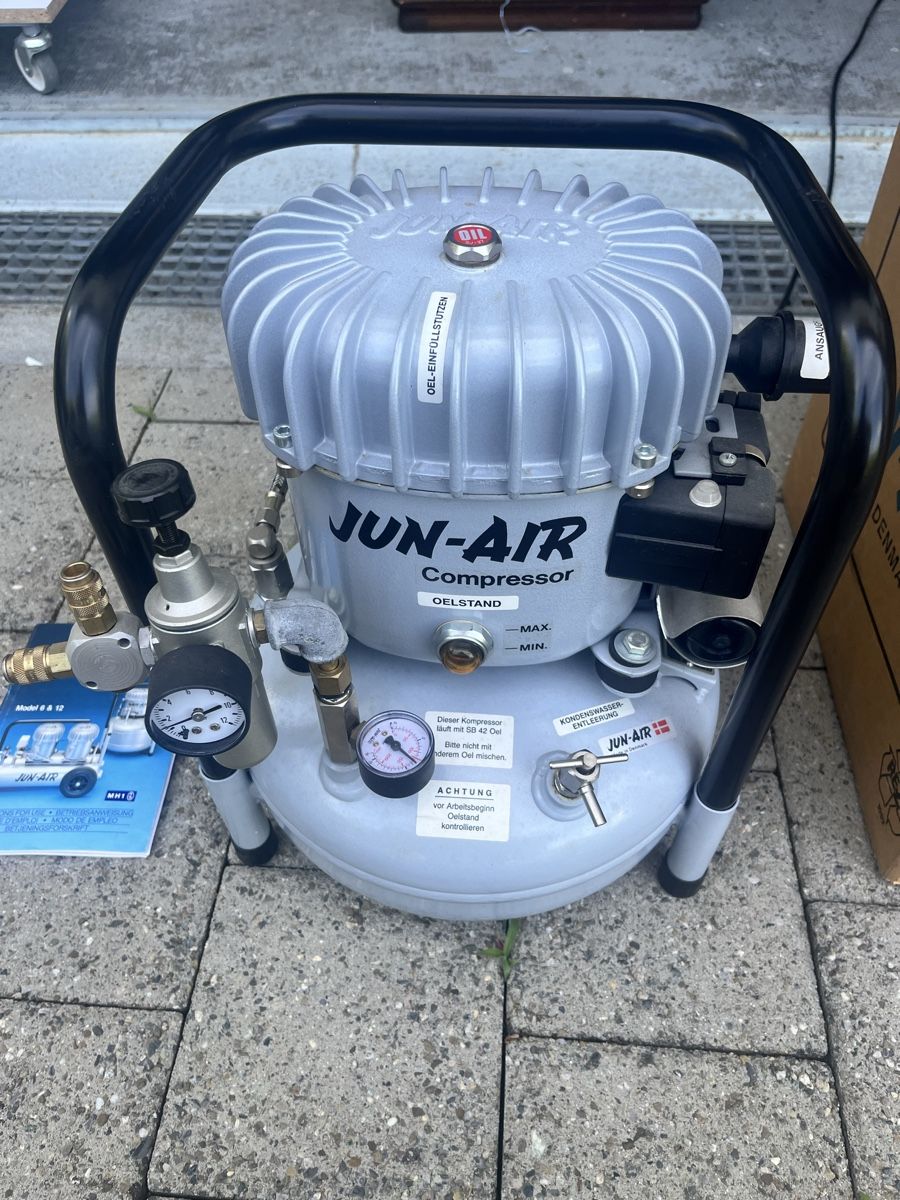 Jun-Air Compressori: Compresseur Jun-Air Model 6-Mini - état impeccable  – Usato da Crissier venduto da Texavery01 1
