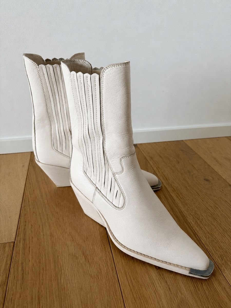 Scarpe da donna: White boots – Usato da Zürich venduto da Moremoneymoney