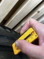 235/40 R19