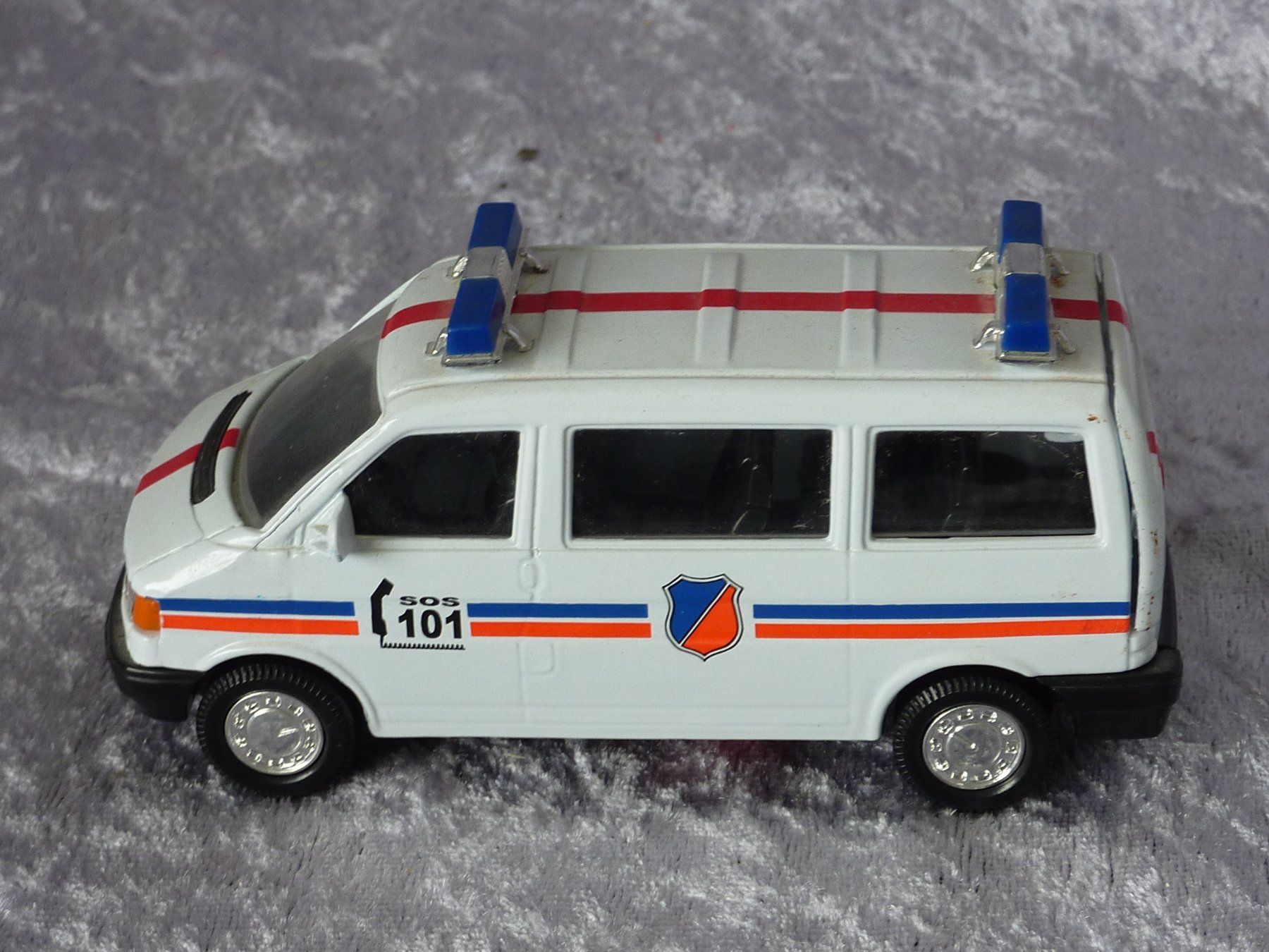 Volkswagen Modellini d'auto: VW Bus T4 SOS 101  1:43 – Usato da Dürrenäsch venduto da modellautos4you 1