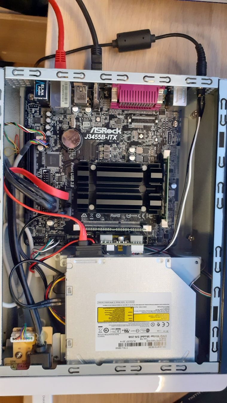 Asrock PC: Mini PC 4GB RAM, 60GB SSD, DVD – Usato da Zürich venduto da davide_zh 2