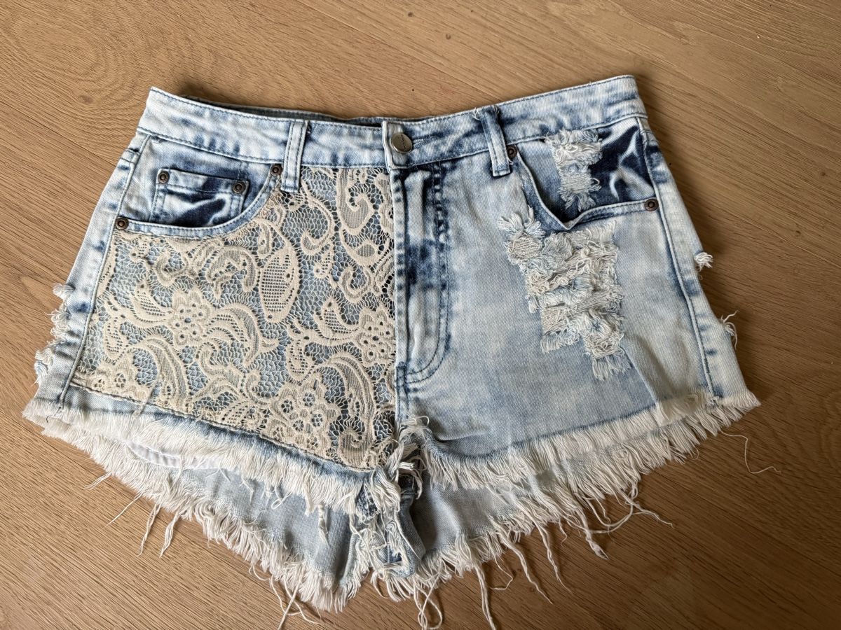 Jeans: Bam Bam Shorts – Usato da Winterthur venduto da 19.19