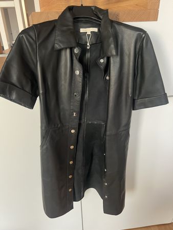 Robe chemise en cuir Maje noire, taille 36, parfait état!
