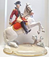 Grosse Nymphenburg Porzellan Figur Berner Offizier