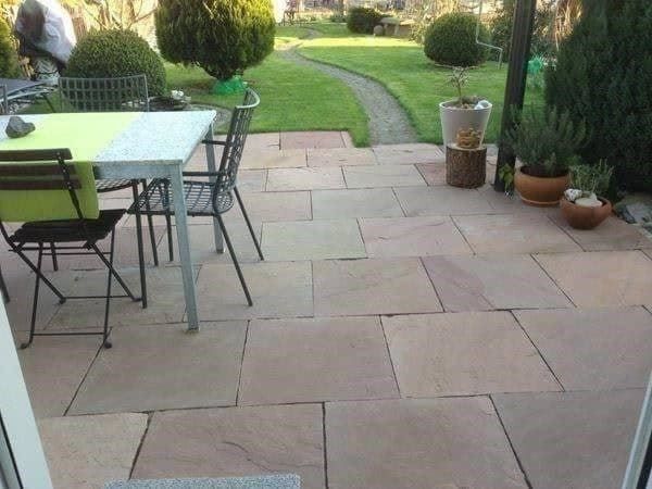 Bodenbeläge: Gartenplatten Sandstein MODAK bruchrau, Kanten gebrochen – Neu (gemäss Beschreibung) aus Thalwil von Qualitaetdesign