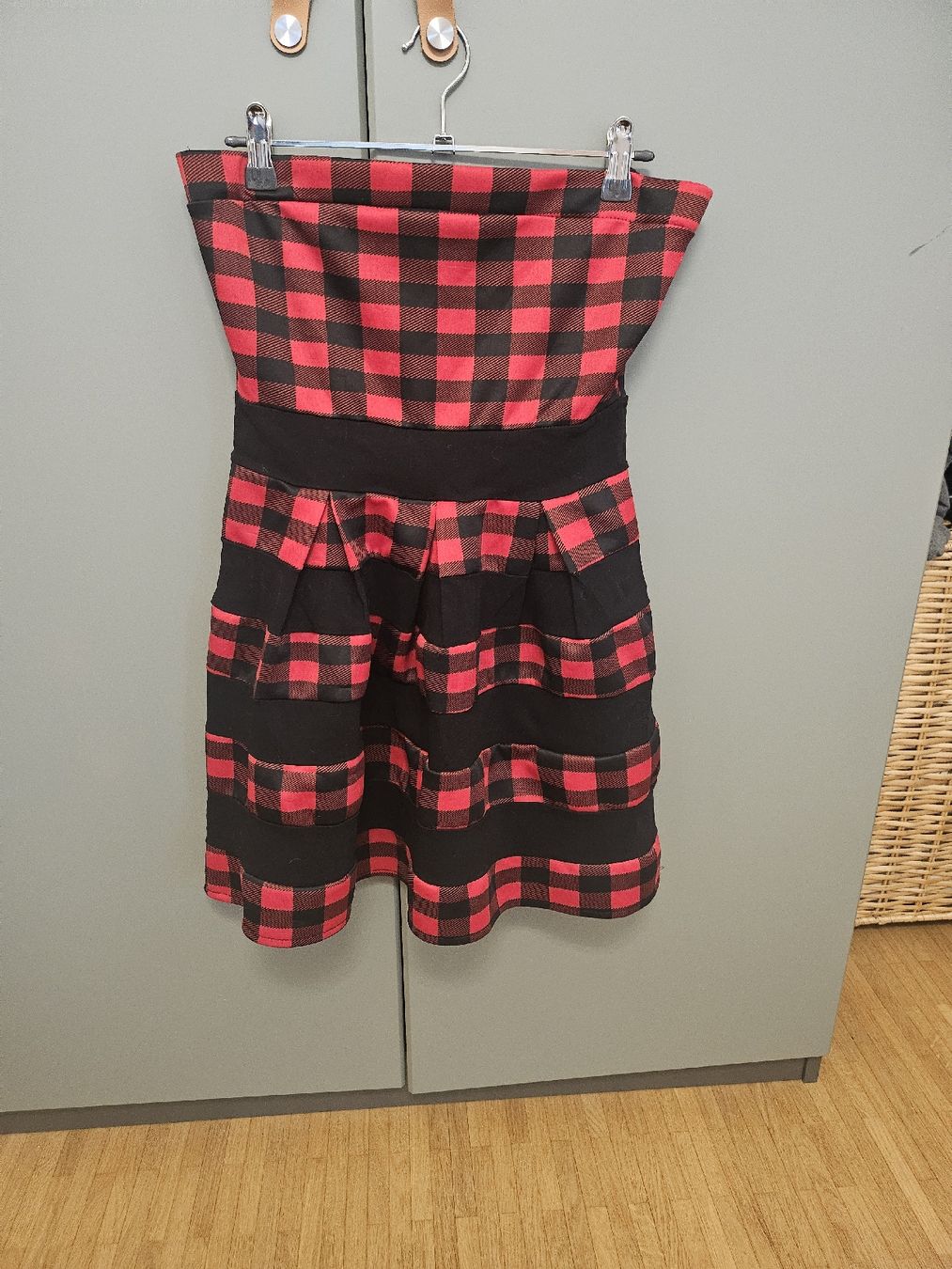 Vestiti: Jolie robe bustier à carreaux – Nuovo (secondo la descrizione) da La Tour-de-Peilz venduto da mar_2r26