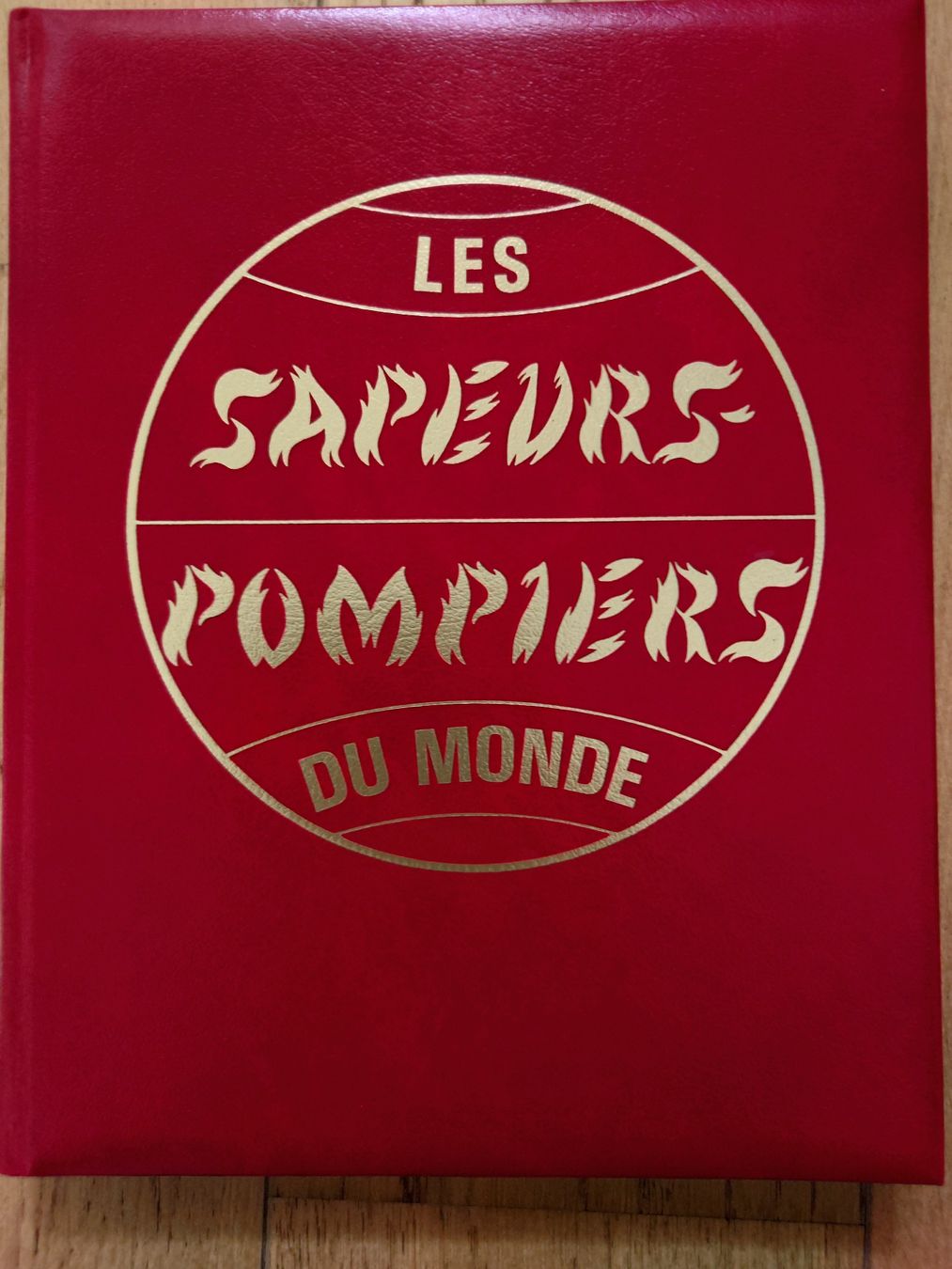Libri: Collection "Les Sapeurs-Pompiers du Monde" – Usato da Puplinge venduto da damsbenito 1