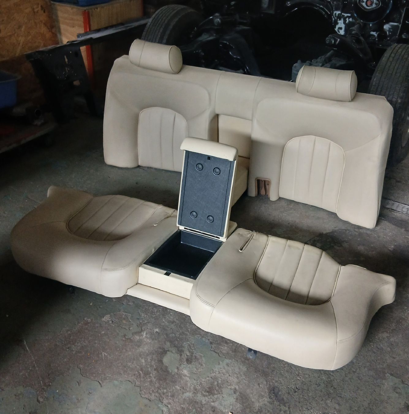 Daimler Tutti pezzi di ricambio auto: Sièges Daimler Six 1994-1997 – Usato da la heutte venduto da Auto-stock 5