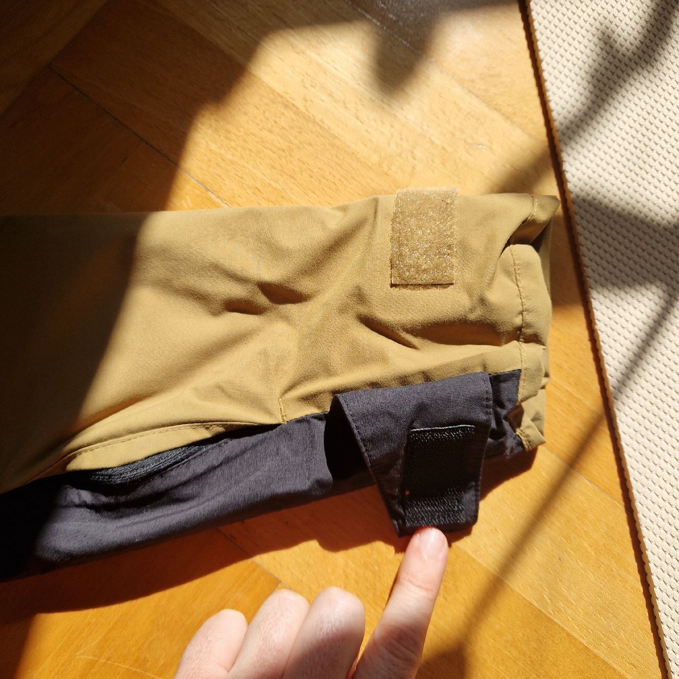 Helly Hansen Giacche: Robuste schwarz-braune Winterjacke Helly Hansen Gr. 140 – Usato da Zürich venduto da Kauh 1