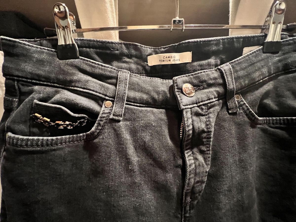 Cambio Jeans: Cambio Premium Jeans, dunkle Waschung, Grösse 36 – Usato da Thalwil venduto da Kauai0