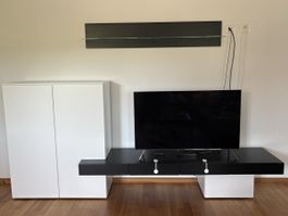 Moderne Wohnwand schwarz weiss von Pfister