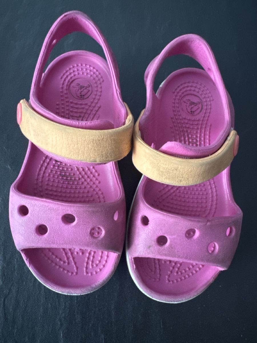 Crocs Schuhe für Mädchen: Sandalen Crocs Pink Grösse C8 – Gebraucht aus Zürich von Petrui 3