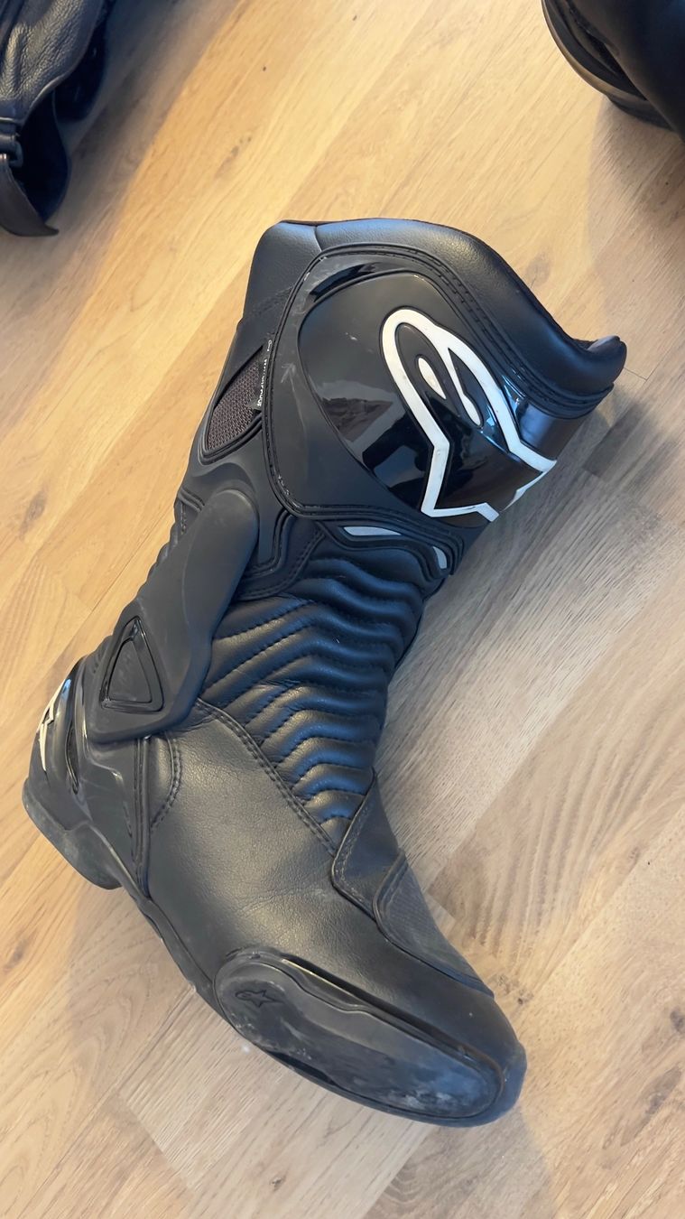 Kleiderpakete: Alpinestars Motorrad Schuhe + Hose – Gebraucht aus Netstal von lancina 3