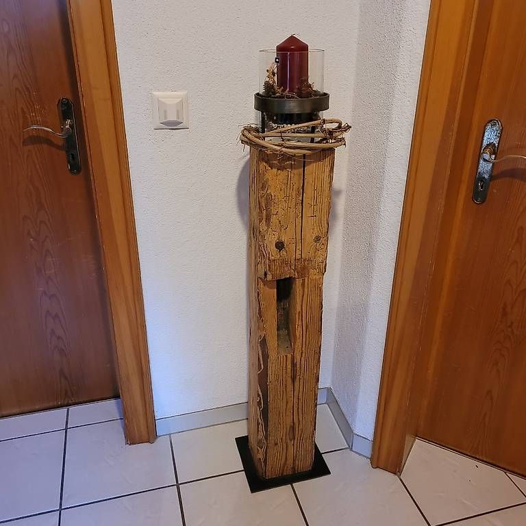 Articoli in legno: Altholzbalken mit Deko – Nuovo (secondo la descrizione) da Gamprin venduto da Holzkunst.