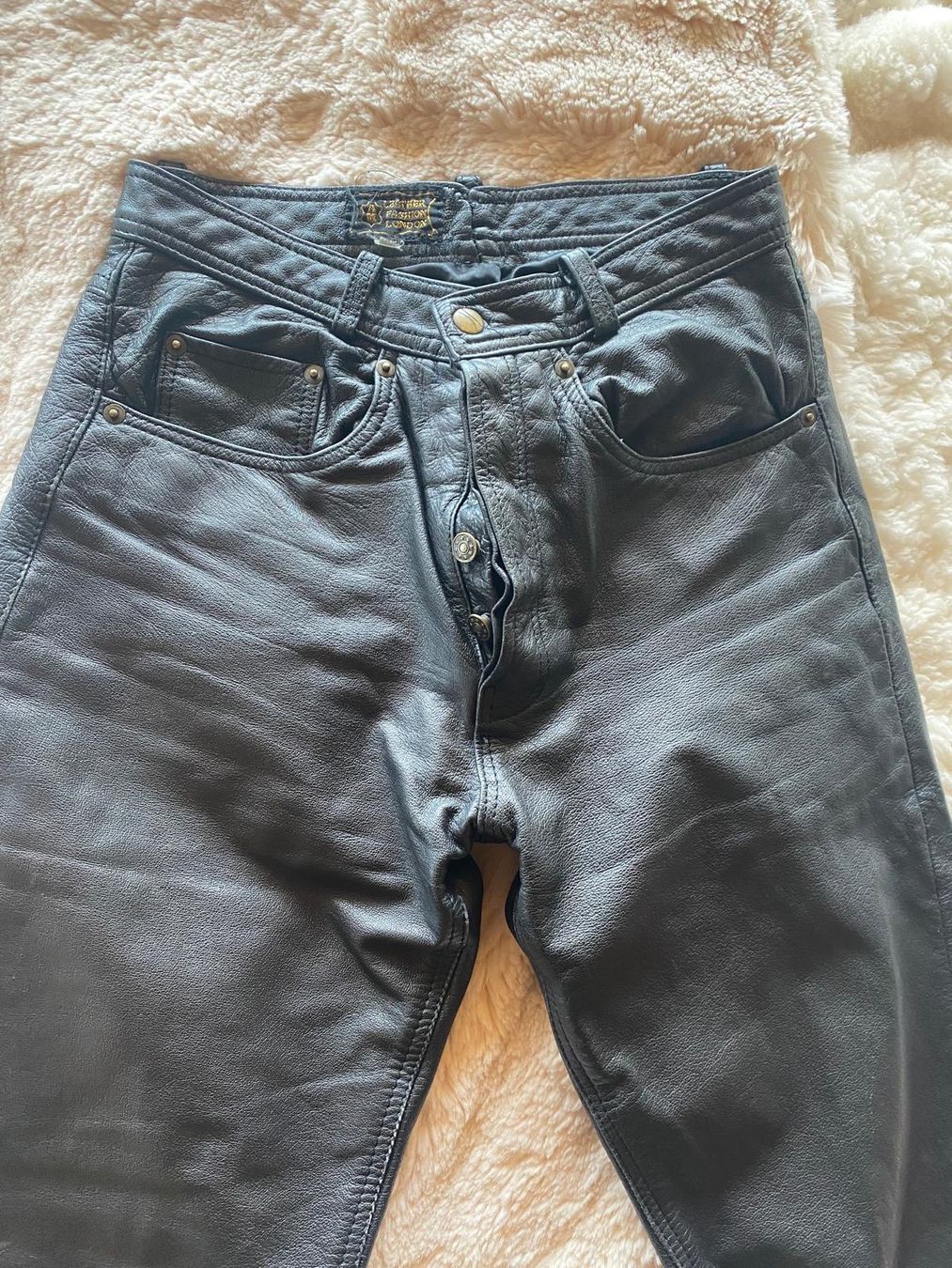 Pantaloni: Echt Lederhose aus London Gr 38 – Nuovo (secondo la descrizione) da Brione s. Minusio venduto da batwoman3