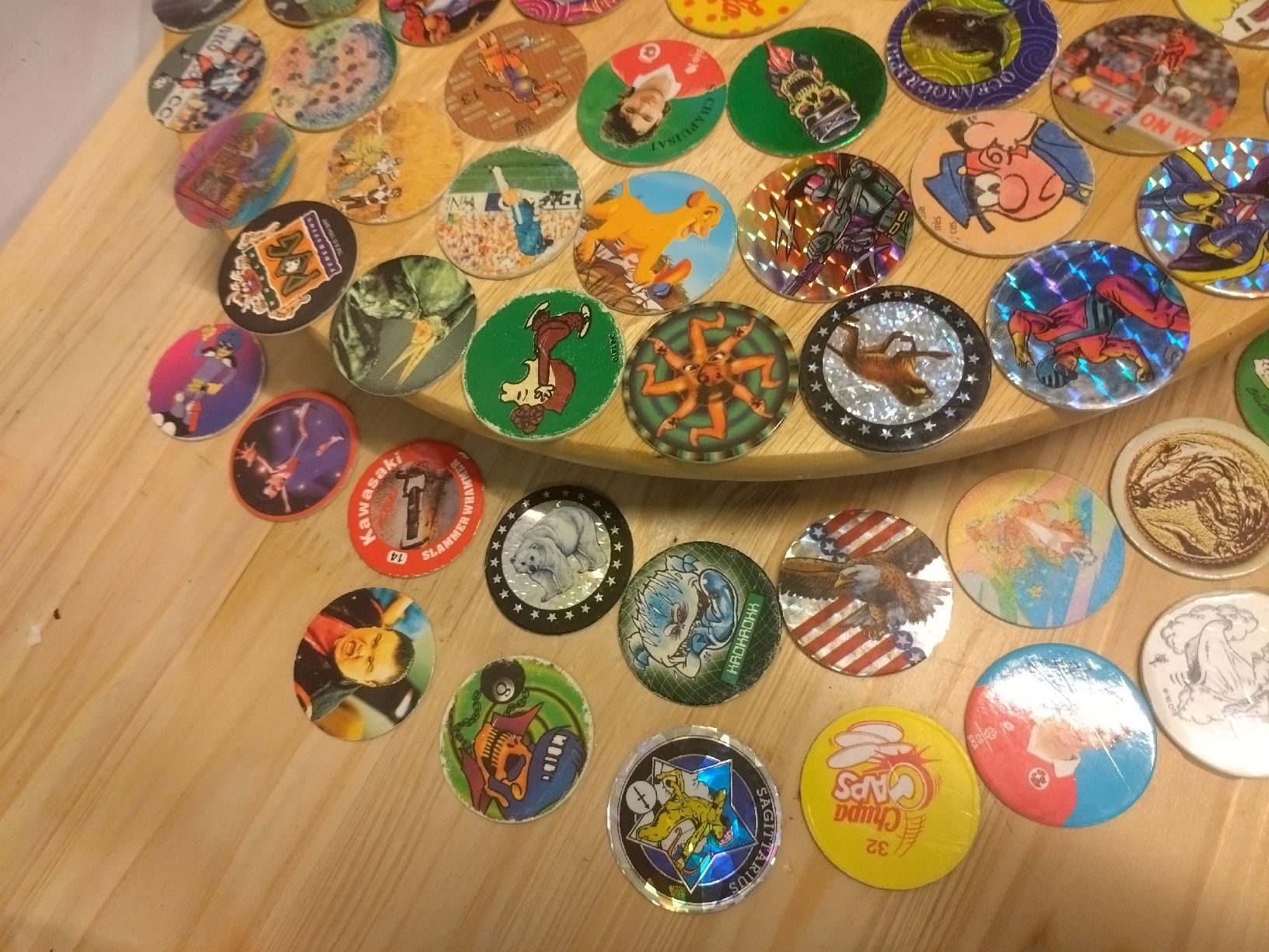 Jeux: Lot de pogs caps etc. – D'occasion à Farvagny-le-Grand par LaCaverne 3