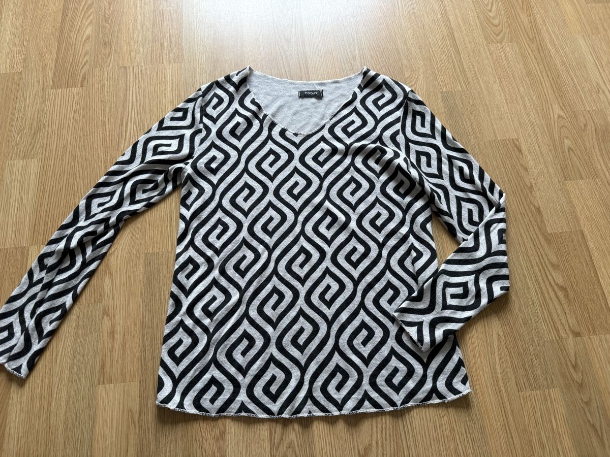 Pulls & Sweat-shirts: Stylischer Damenpullover mit speziellem Muster, Grösse S – D'occasion à Oberhofen Thun'see par ClaudiaKelesh 1