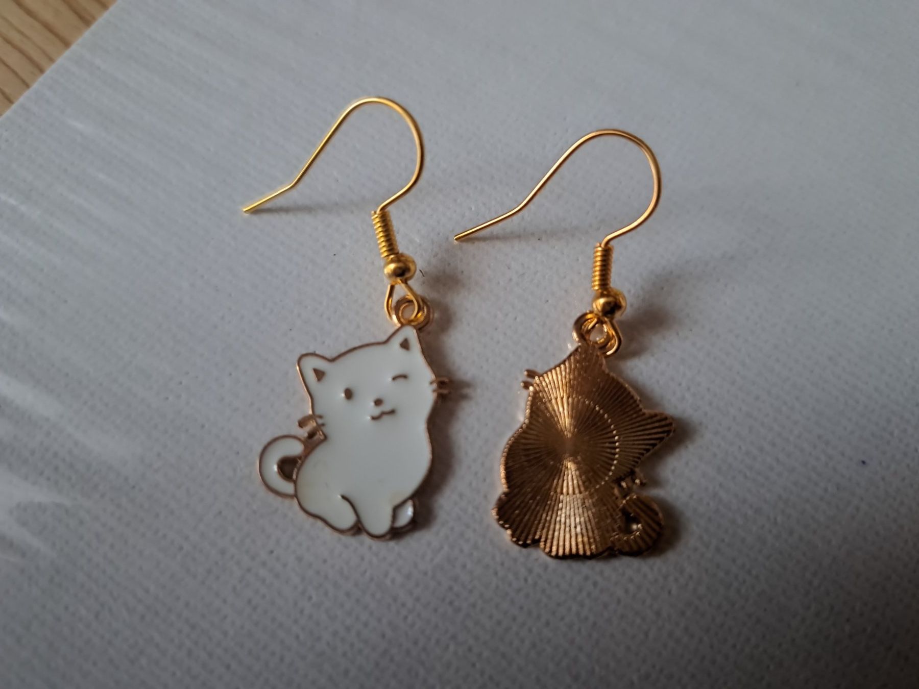 Boucles d'oreille: Goldfarbige Katzen Ohrhänger, Ohrringe Modeschmuck – Neuf (Voir description) à Weggis par Leeclipse 1