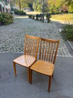 Zwei Holzstühle in Eiche hell