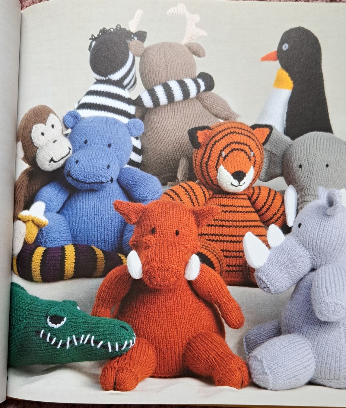 Libri: Buch Tiere Stricken,  127 Seiten – Nuovo (secondo la descrizione) da Basel venduto da Sweet-Yarns01 1