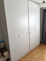 Grosser weisser Schrank 