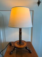 Vintage Tischlampe Holz geschnitzt mit Lampenschirm
