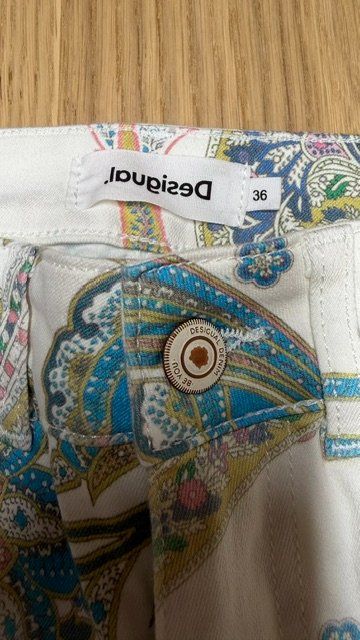 Desigual Pantaloni: Pantalon Desigual neuf – Nuovo (secondo la descrizione) da Crans VD venduto da vra_262m 1
