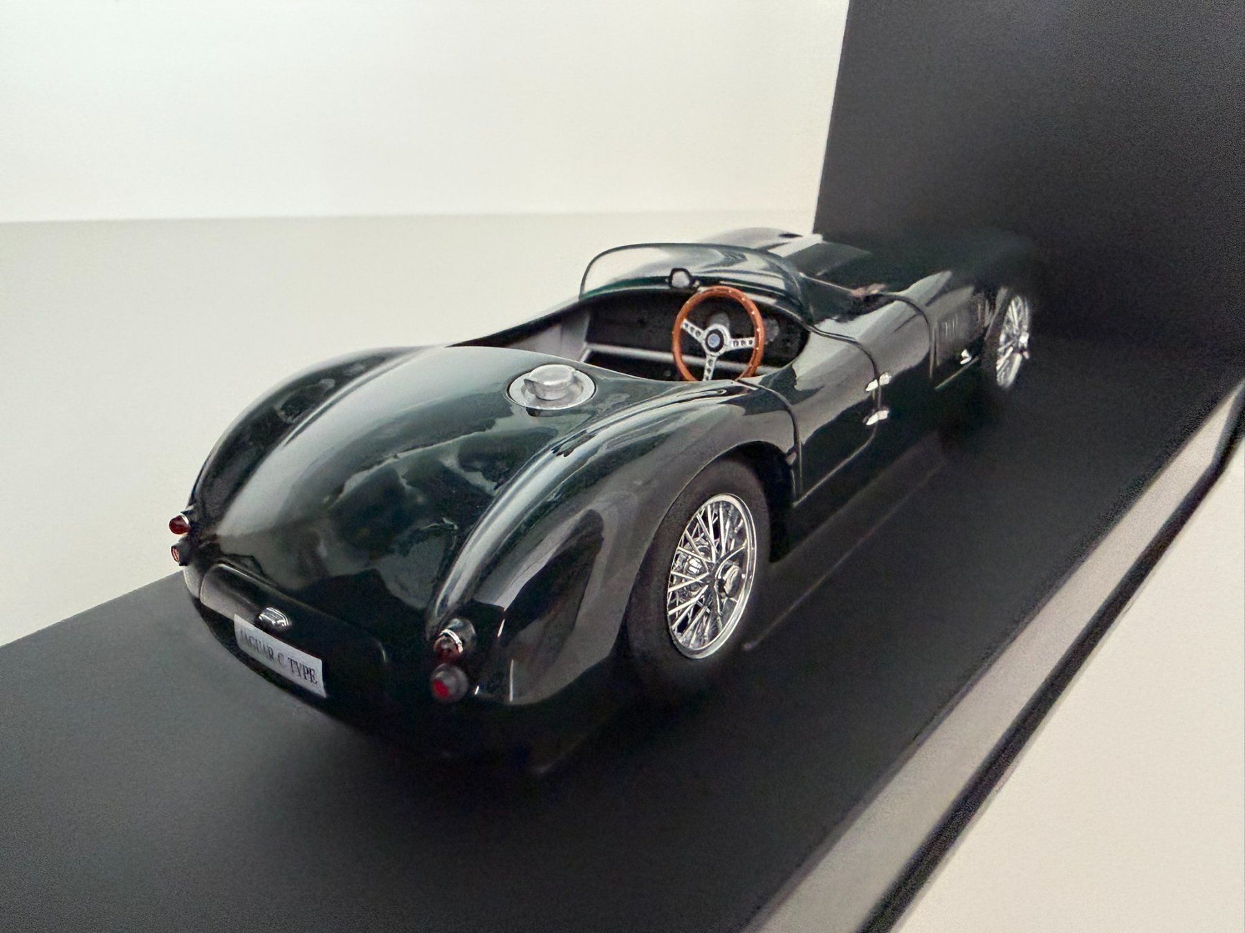 Autoart Modellini d'auto: 1:18 AUTOart - Jaguar C-Type – Usato da Tübach venduto da BonnevilleMotors 1