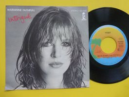 Marianne Faithfull – Intrigue / Sweetheart