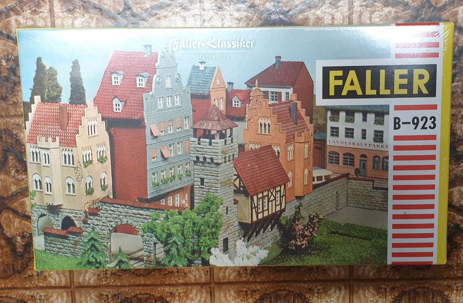 Faller Modellini di ferrovie: Faller Klassiker Stadtmauer B-923 - H0 – Nuovo e nell'imballaggio originale da Innerberg venduto da Kusi1310