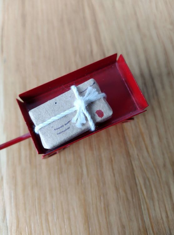 Jouets: Mini Wagen mit Geschenk – D'occasion à Zürich par ml0_dch5 1