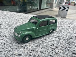 Brumm 1:43 fiat 600‪