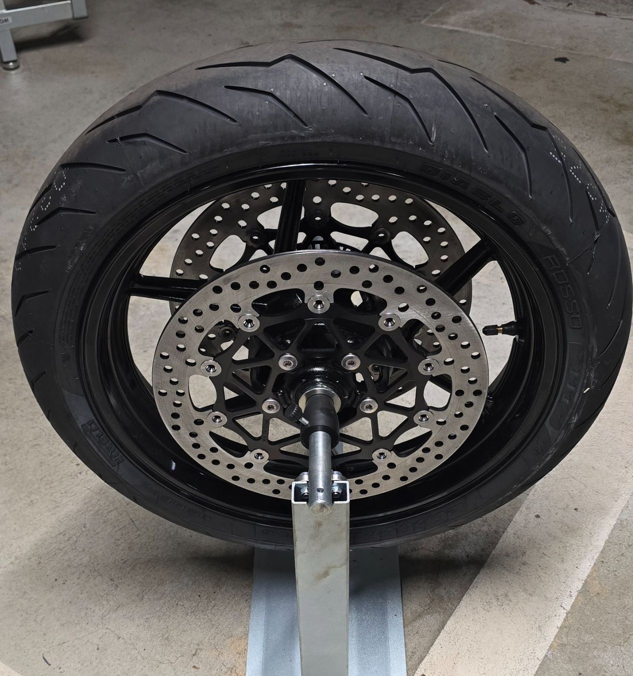 Kawasaki Pneus & Kompletträder: Kawasaki Z H2 Vorderrad – Neu (gemäss Beschreibung) aus Rüti ZH von Lini80